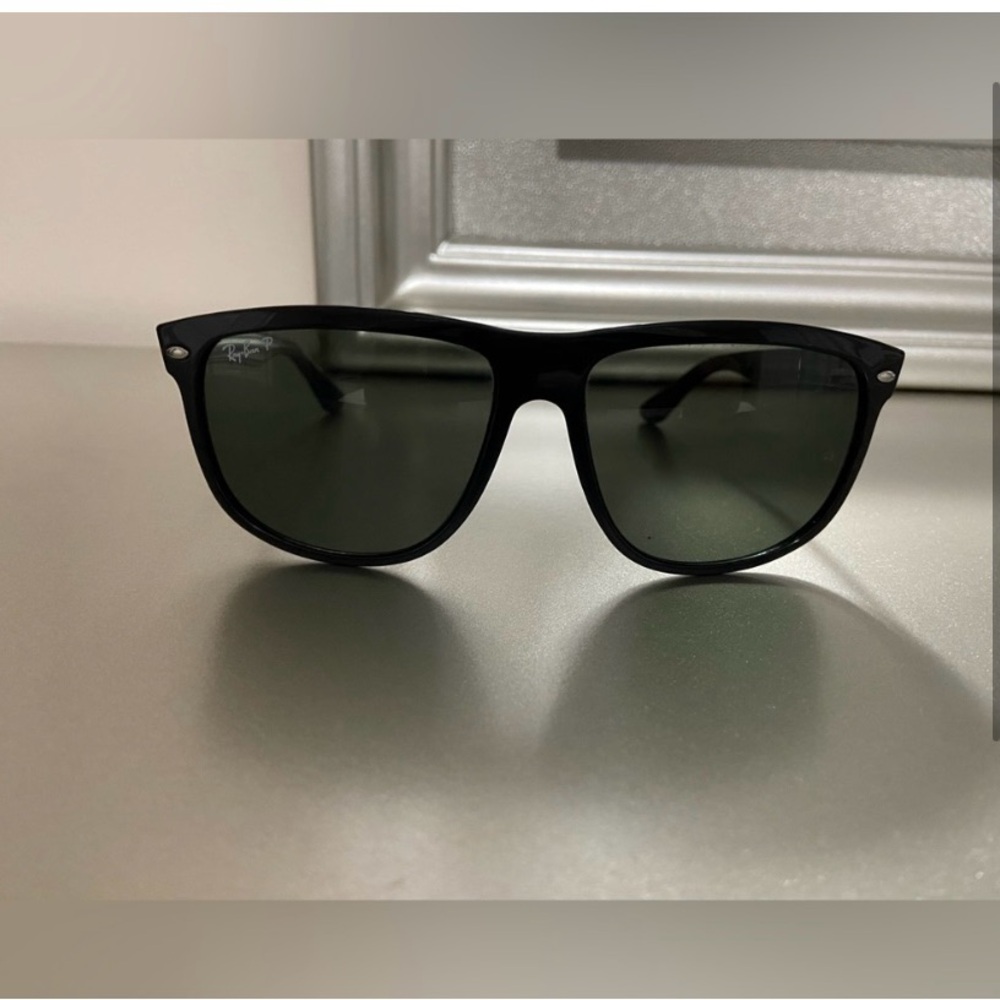 Ray-Ban Black Sunglasses Like new